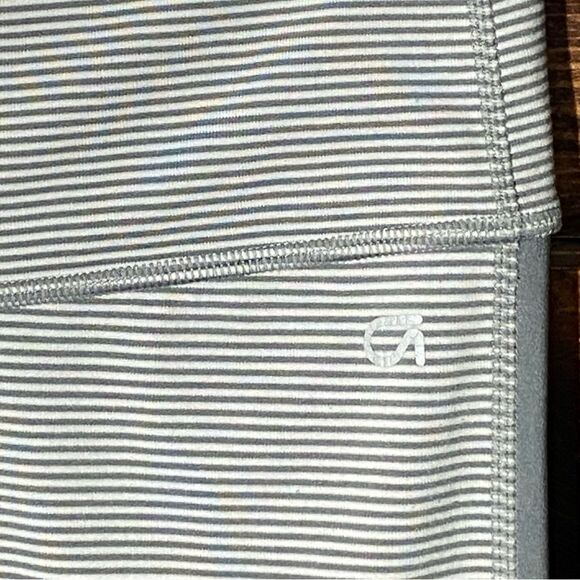 Women's Gap Fit Eclipse Gray Striped X Small Leggings Activewear - Picture 3 of 10